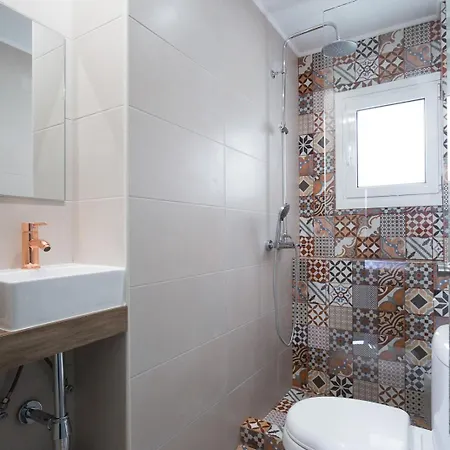 Modern 2bd Very Spacious Next To Metro Station