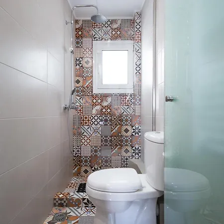 Modern 2bd Very Spacious Next To Metro Station Apartment *
