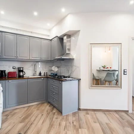 Modern 2bd Very Spacious Next To Metro Station Apartment