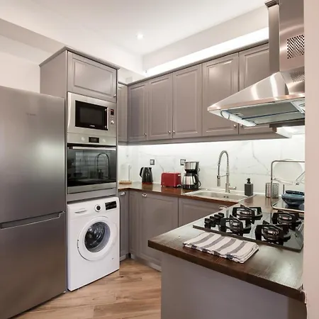 Modern 2bd Very Spacious Next To Metro Station Apartment Athens