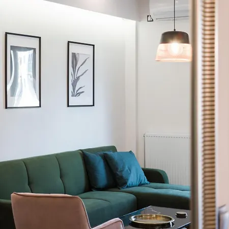 Modern 2bd Very Spacious Next To Metro Station Apartment *
