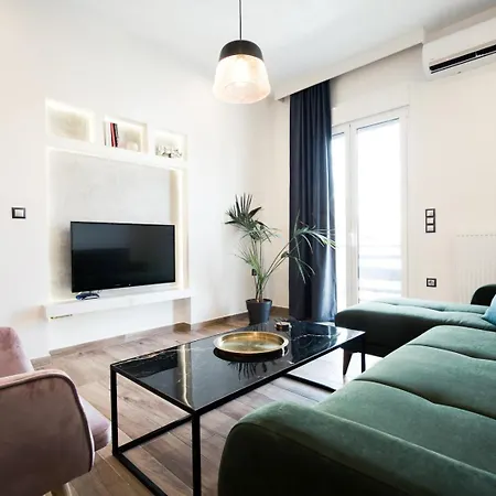 Modern 2bd Very Spacious Next To Metro Station Apartment *