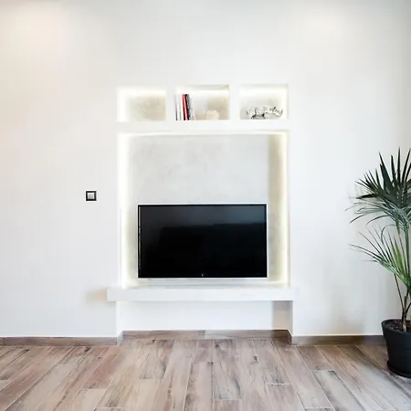 Modern 2bd Very Spacious Next To Metro Station Athens